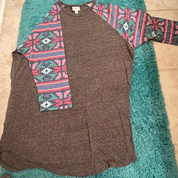 LulaRoe Randy Tee - Picture 1 of 5